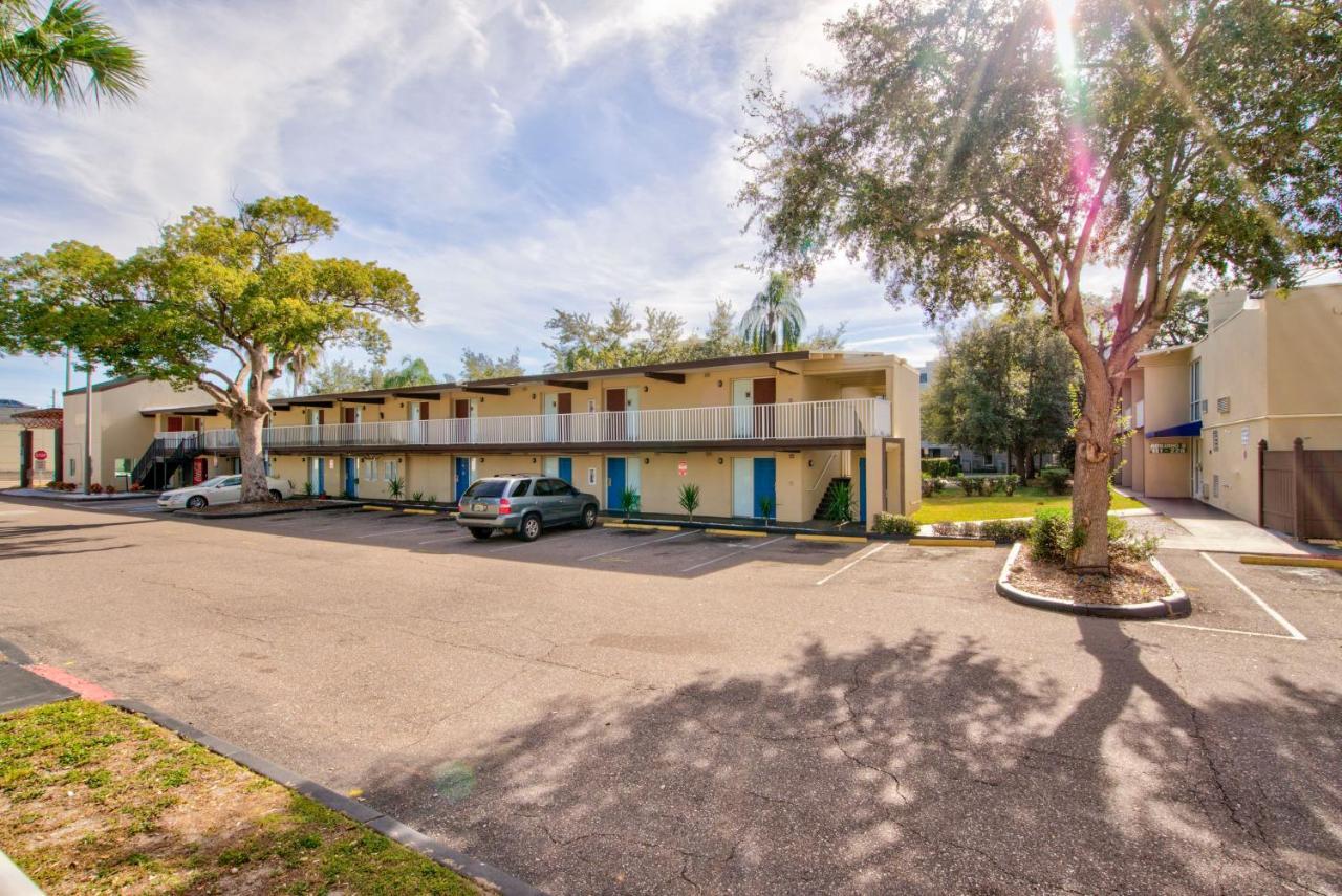 Clearwater Hotel Buitenkant foto